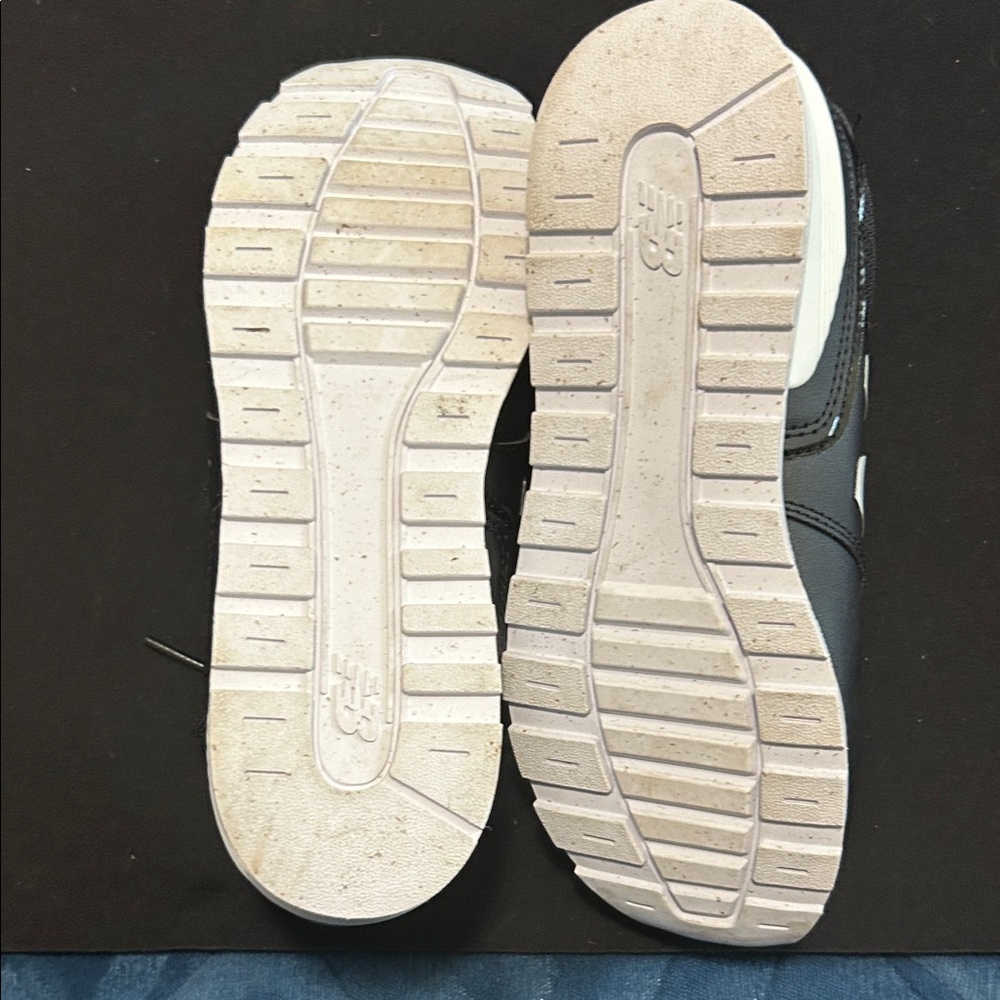 New Balance Kids Black and White 996 Sneakers - Picture 4 of 7